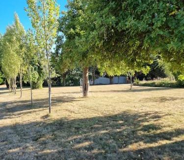 Saint-Maugan House | Longère indépendante avec terrain de tennis privé