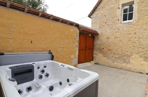 Pays de Mortagne-au-Perche House | Longère Percheronne spacieuse avec jardin et spa en option - FR-1-497-138