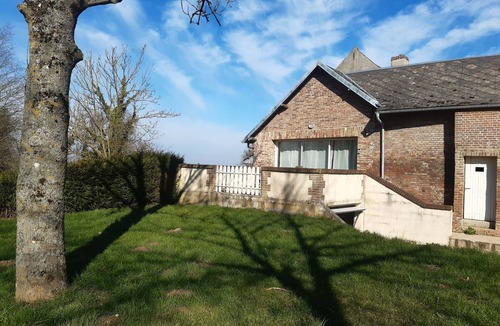 Le Meillard House | Longère Picarde "Chez Christine" Fully equipped for family vacations.