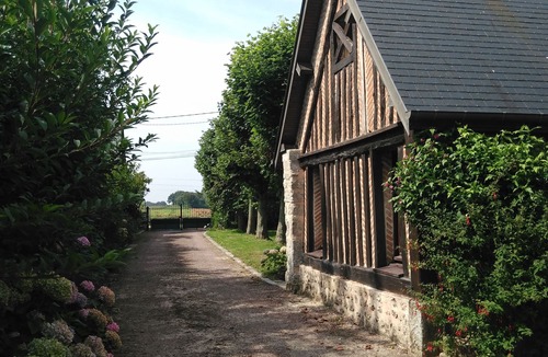 Sausseuzemare-en-Caux Cottage | Longère (traditional long house) in Pays de Caux on wooded grounds