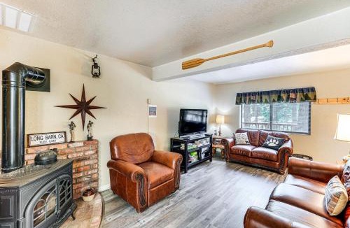 Long Barn House | Long Barn Cabin with 2 Decks Near Skiing!