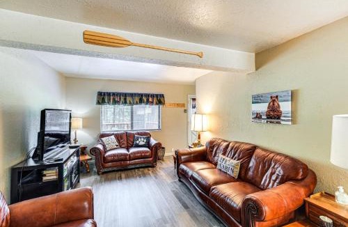 Long Barn House | Long Barn Cabin with 2 Decks Near Skiing!