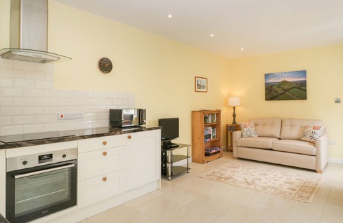 Ditcheat Cottage | LONG BATCH COTTAGE, romantic, character holiday cottage in Ditcheat