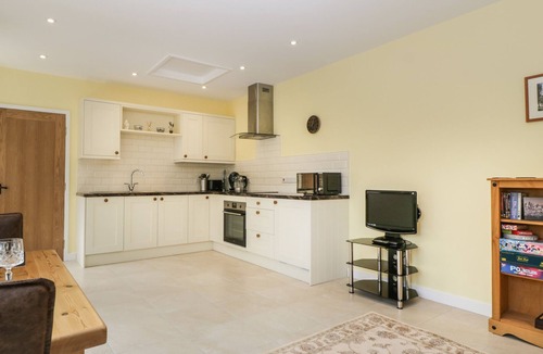 Ditcheat Cottage | LONG BATCH COTTAGE, romantic, character holiday cottage in Ditcheat