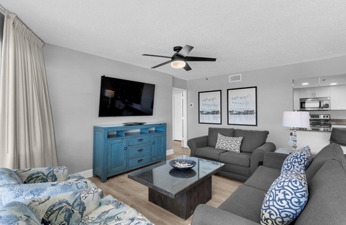 Long Beach Condo | Long Beach Resort 3-Bedroom Condo Includes 2 Seasonal Beach Chairs with Umbrella