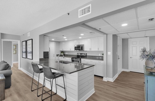 Long Beach Condo | Long Beach Resort 3-Bedroom Condo Includes 2 Seasonal Beach Chairs with Umbrella