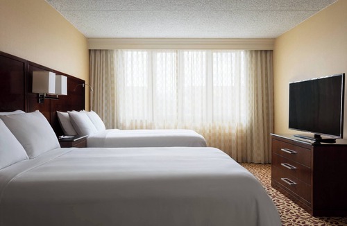East Garden City Hotel | Long Island Marriott