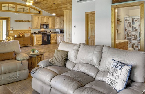 Parkers Prairie Cabin | Long Lake Cabin w/Fire Pit & more! Pet-Friendly