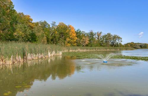 Parkers Prairie House | Long Lake Cabin with Fire Pit and Outdoor Games!