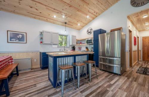 Cohasset House | Long Lake Lookout, Dog Friendly