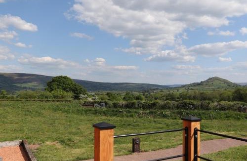 Llanfihangel Tal-y-llyn House | Long Meadow Shepherd Hut - Brecon Beacons, LD3 7TD