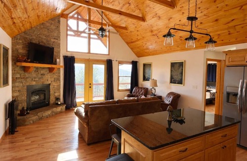 Unaka Cabin | Long Range Views in Secluded Gated Community