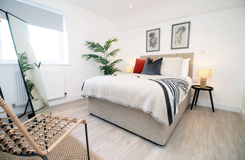 Staple Hill Condo | Long stay offer - Stylish 1 bed flat with parking