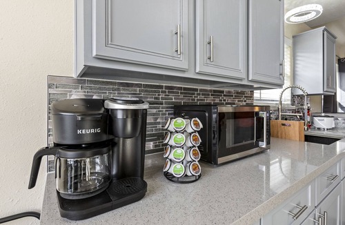 Humble House | Long Stay ready home w/garage, full kitchen and a hint of luxury