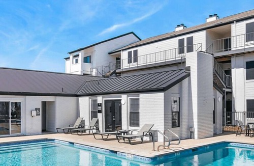South Lamar Apartment | Long Term 1BR King Suite | Pool, Parking + Gym C