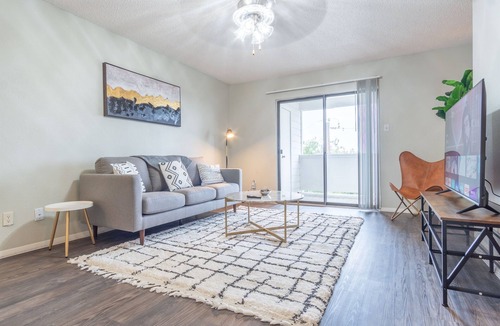 South Lamar Apartment | Long Term 1BR Suite | Pool, Parking + Gym I