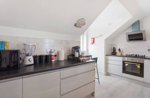 Oakleigh Apartment | Long-Term Equestrian Penthouse