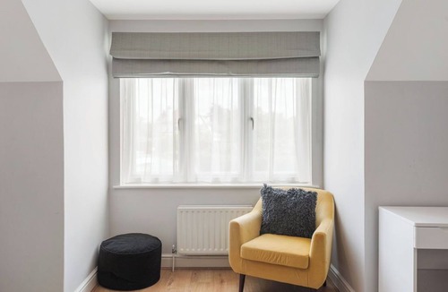 Oakleigh Apartment | Long-Term Equestrian Penthouse