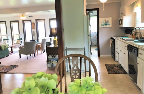 Wilson House | LONG TERM Full WATERFRONT HOUSE, Niagara Wine Trail,15 Min.TO Niagara Falls,USA!