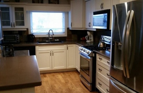 Port Stanley Cottage | Long term only - 4+BDR Riverfront Retreat with Private Pool and Yard