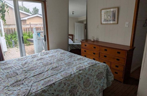 Port Stanley Cottage | Long term only - Charming 4-bedroom beachfront cottage with AC, WiFi, Hot Tub.