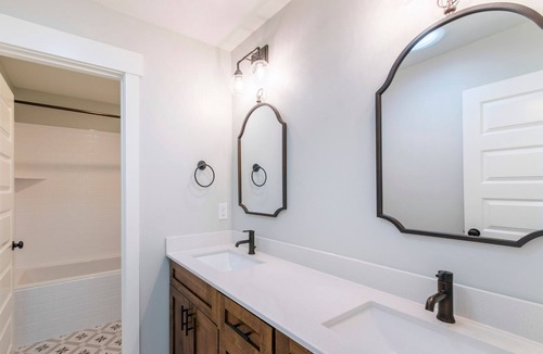 Lincoln Park House | Long Term Rental in Horse Country