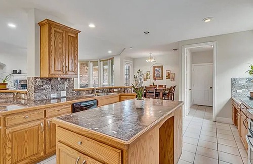 North Central Carrollton House | Long-term rental resident home with Spacious 8-bedroom with AC WiFi Laundry room