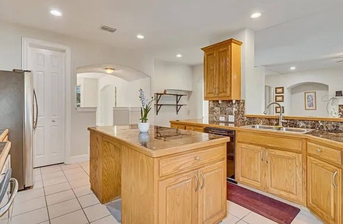 North Central Carrollton House | Long-term rental resident home with Spacious 8-bedroom with AC WiFi Laundry room