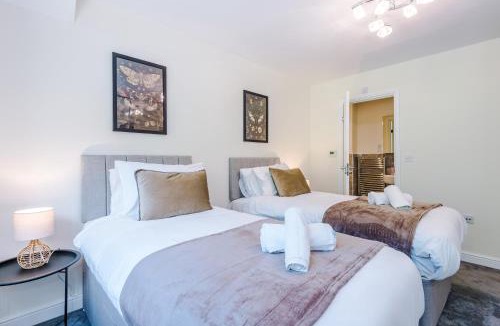 New Broughton House | Long Term Stay 4 Bed 3 Bath & Parking Wrexham