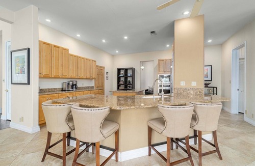 High Oaks House | Long-term Stays Close to Downtown in Acclaimed Eanes School District