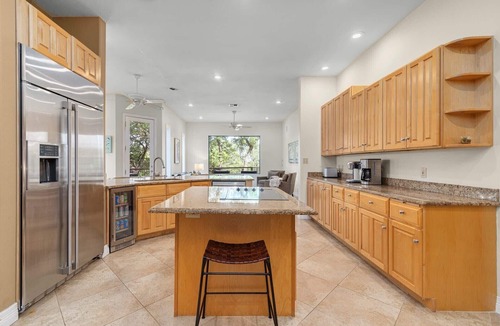High Oaks House | Long-term Stays Close to Downtown in Acclaimed Eanes School District