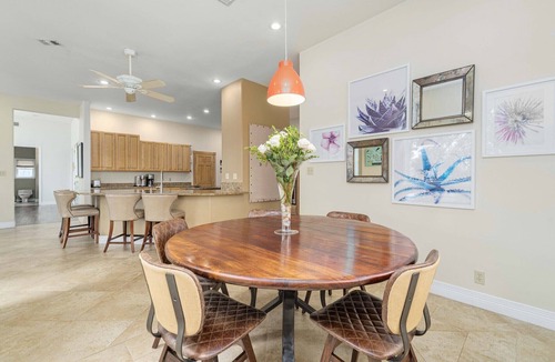 High Oaks House | Long-term Stays Close to Downtown in Acclaimed Eanes School District
