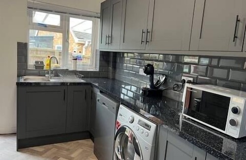 Chalgrove House | *Long Term Stays-Contractors-Relocation-Fast WIFI!