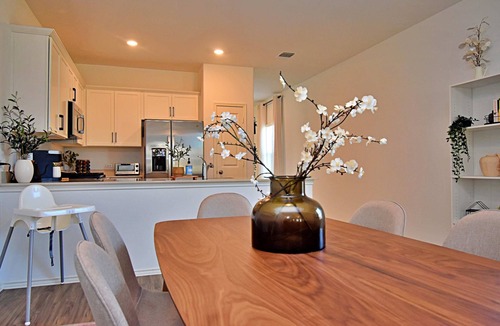 Del Valle House | Long-term Stays | Family-friendly | Communal pool!