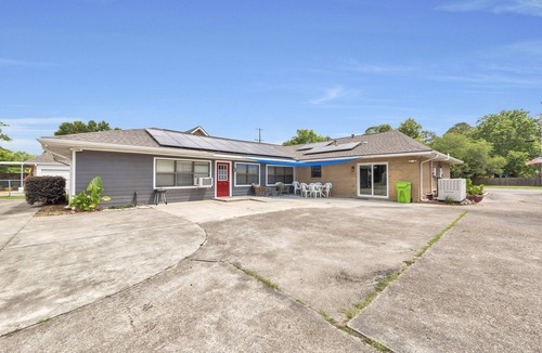 Breaux Bridge House | LONG TERM STAYS, WIFI, 3 BR, 3 ENSUITE BATHROOMS
