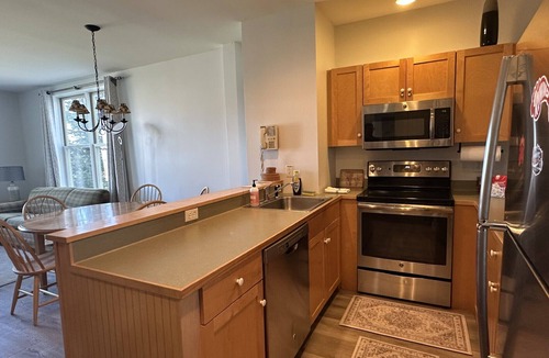 Stratton Mountain Hotel | Long Trail House South Wing 2B2B Condo