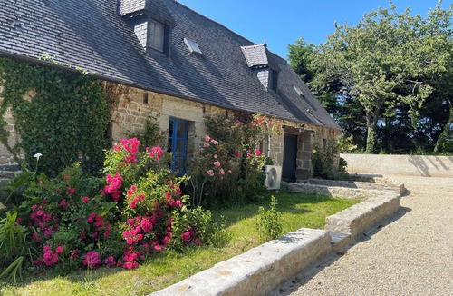 Ploumilliau House | Longere bretonne, quiet countryside 3 km from St Michel en Greve beach.