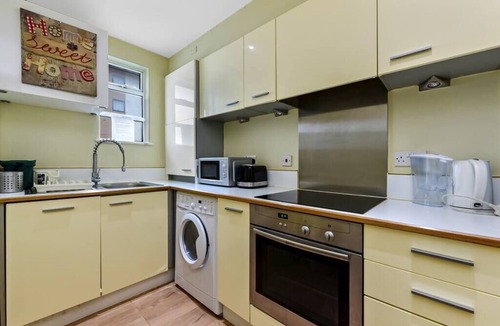 Ealing Apartment | Longfield · Central 2 bedroom Flat in Ealing Broadway