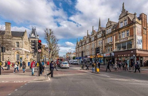 Ealing Apartment | Longfield · Central 2 bedroom Flat in Ealing Broadway
