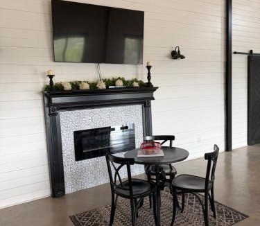 Dripping Springs Bed & Breakfast | Longhorn Hall at Triple H Ranch