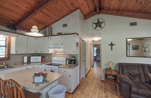 Edom House | Longhorn Lake House - Arcridgeranchresort.com