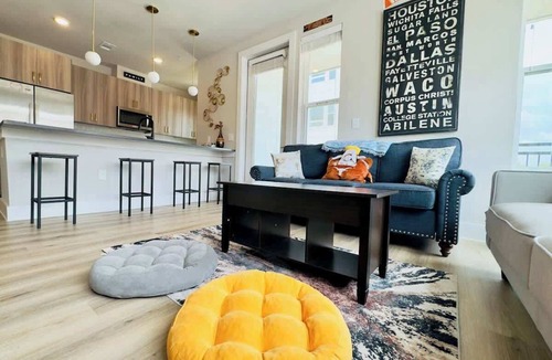McNeil Apartment | Longhorn-Themed 2BR | Near UT Austin & Q2 Stadium