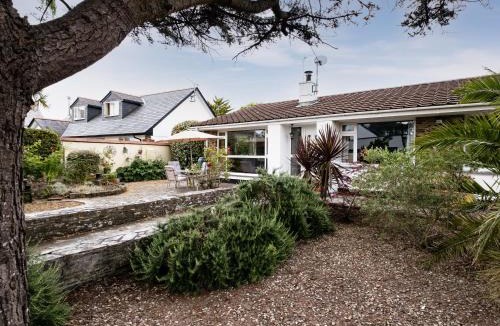 Rock House | Longhouse Bungalow