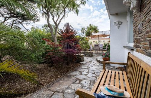 Rock House | Longhouse Bungalow