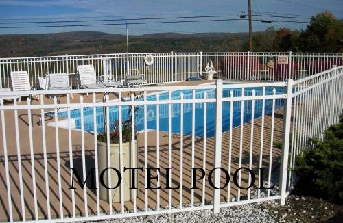 Town of Reading Hotel | Longhouse Lodge Motel