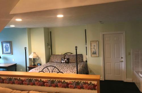 Town of Reading Bed & Breakfast | Longhouse Manor B&B