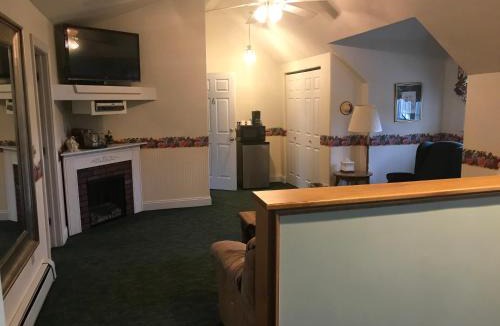 Town of Reading Bed & Breakfast | Longhouse Manor B&B