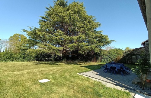 Brux House | Longhouse rental
