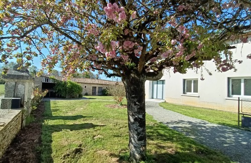 Brux House | Longhouse rental