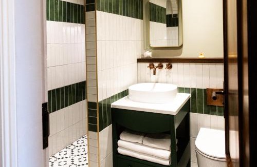 Tewitfield Hotel | Longlands Inn & Cottages